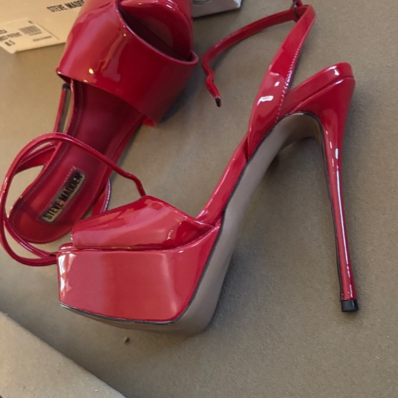 Steve Madden Red Patent Platform heels size 8.5 - Picture 3 of 6